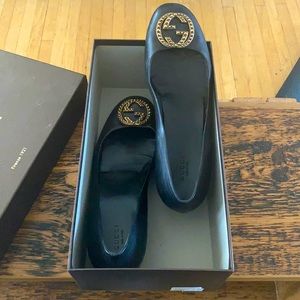 Black Leather Gucci Heels - closed toe